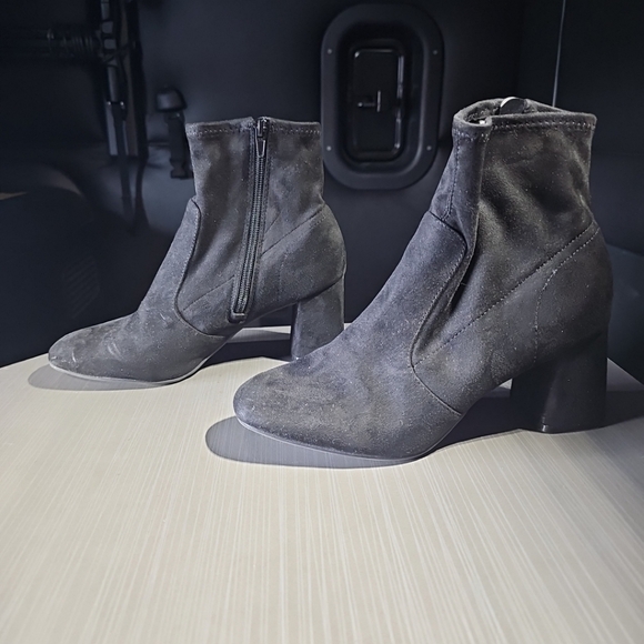 Kelly &‎ Katie Gessie Black Faux Suede Bootie Size 8M Great PreOwned Condition - Picture 1 of 12